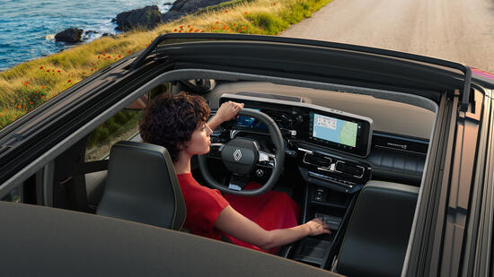 Renault 4 E-Tech electric « plein sud® » : la version avec toit ouvrant disponible à la commande à partir de CHF 36 300.-