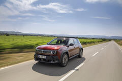 Auf Tuchfühlung mit dem neuen Elektro-Cabrio: Der Renault 4 E-Tech electric « plein sud® » - offener Fahrspass für alle