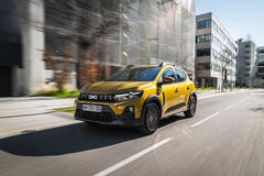 Dacia erweitert sein Angebot an erschwinglichen elektrifizierten Fahrzeugen um den Sandero und den Sandero Stepway Full Hybrid